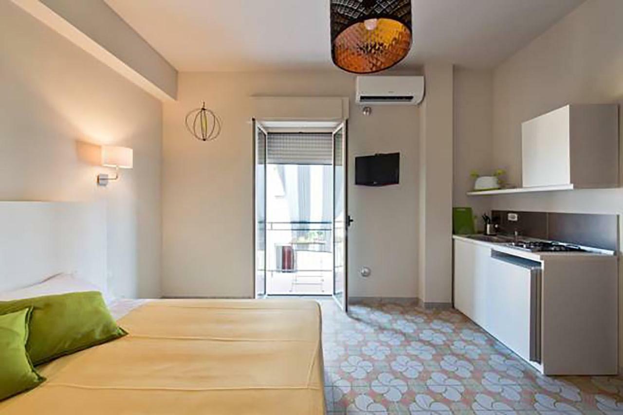 B&B Il Quadrato Марина-ди-Скьявонеа Экстерьер фото